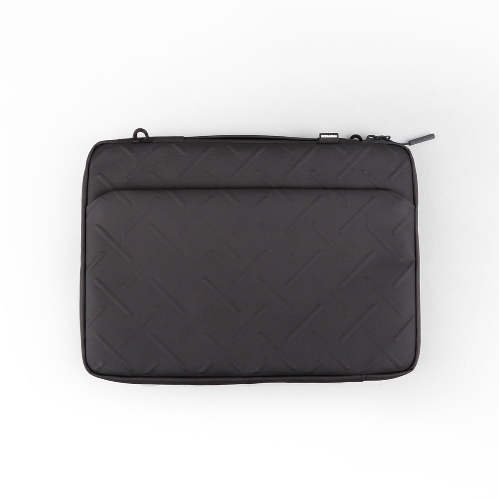 Skinarma Juno 14 inç Uyumlu Cross-Hatch Desenli Naylon Çapraz Vücut Laptop Çantası Siyah