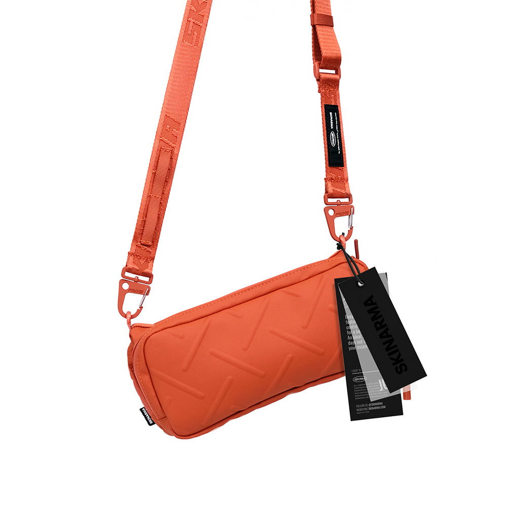 Skinarma Sacoche Juno Cross-Hatch Desenli Naylon Scout Boyun Askı Kayışlı Çapraz Vücut Çantası Siyah