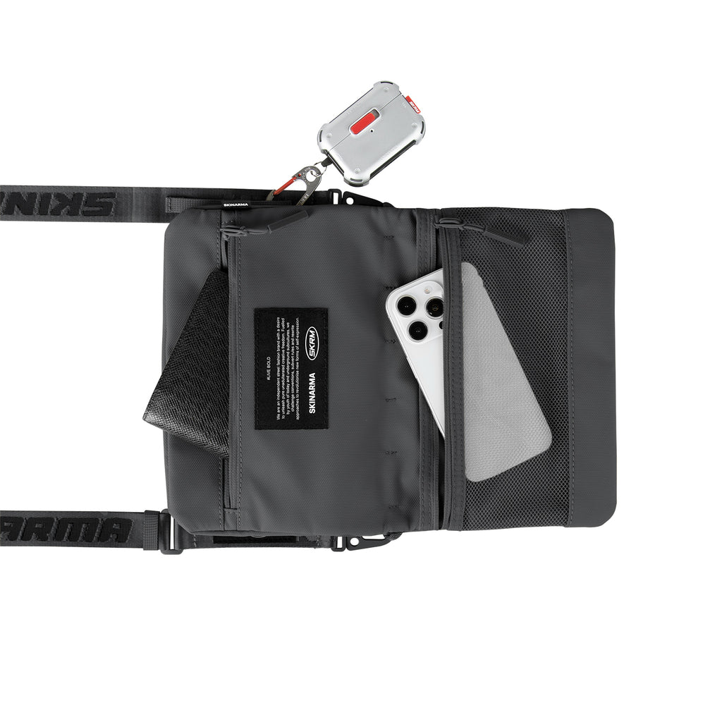 Skinarma Satchel Juno Desenli Naylon Scout Bilek Askı Kayışlı Aksesuar Çantası Gri