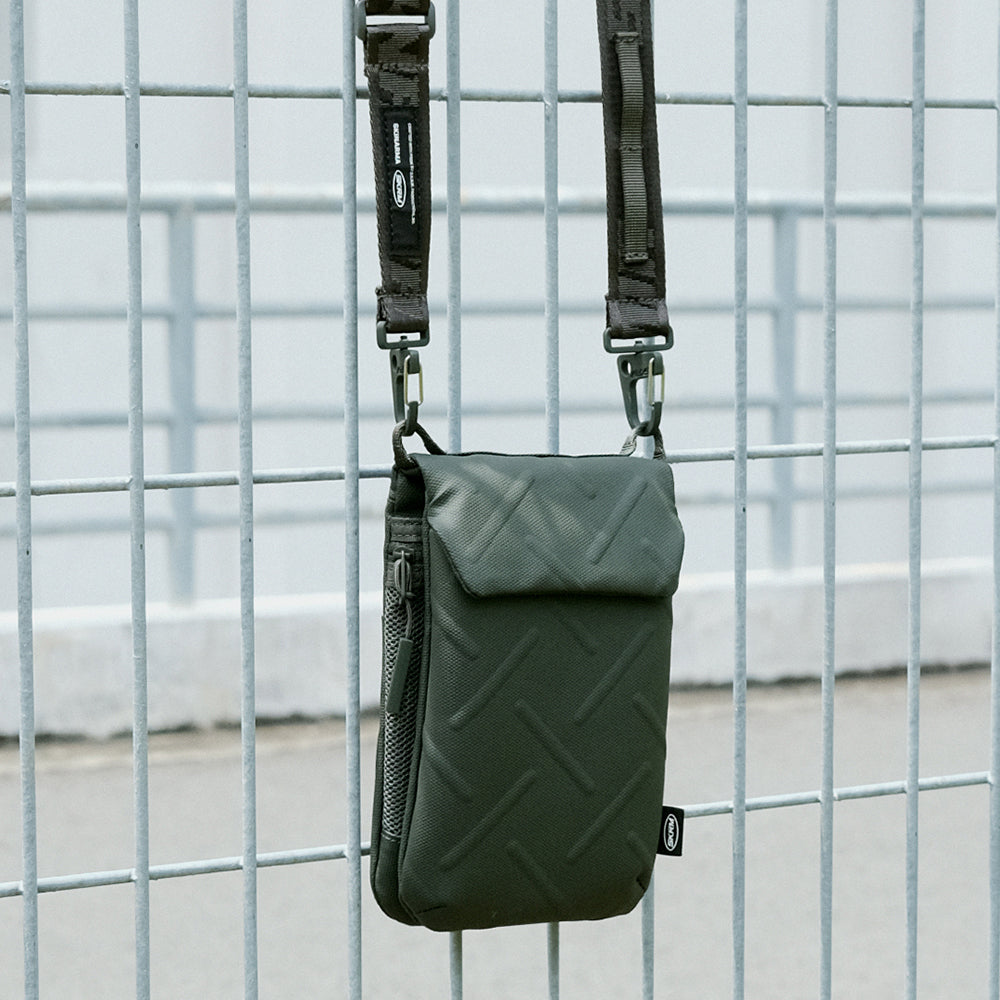 Skinarma Sling Pouch Juno Cross-Hatch Desenli Naylon Scout Boyun Askı Kayışlı Çapraz Vücut Çantası Turuncu