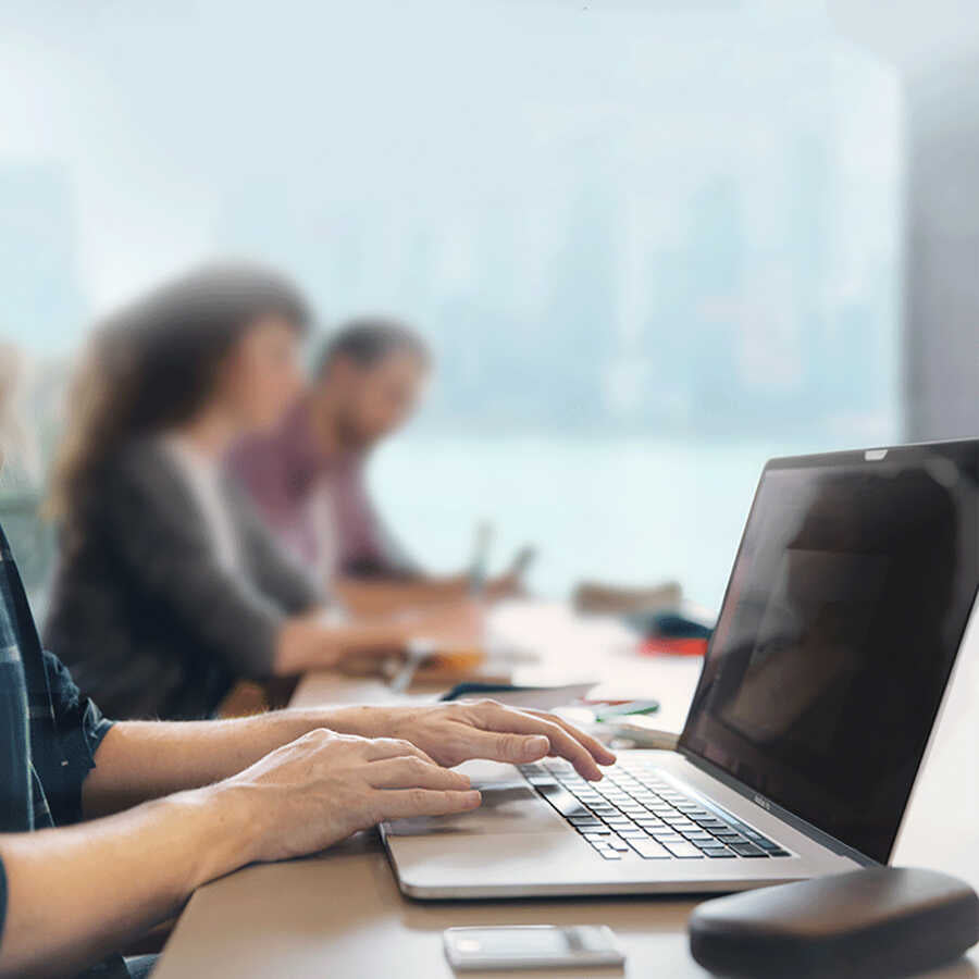 Apple Macbook 16' Touch Bar Wiwu Mıknatıslı Privacy Ekran Koruyucu Siyah