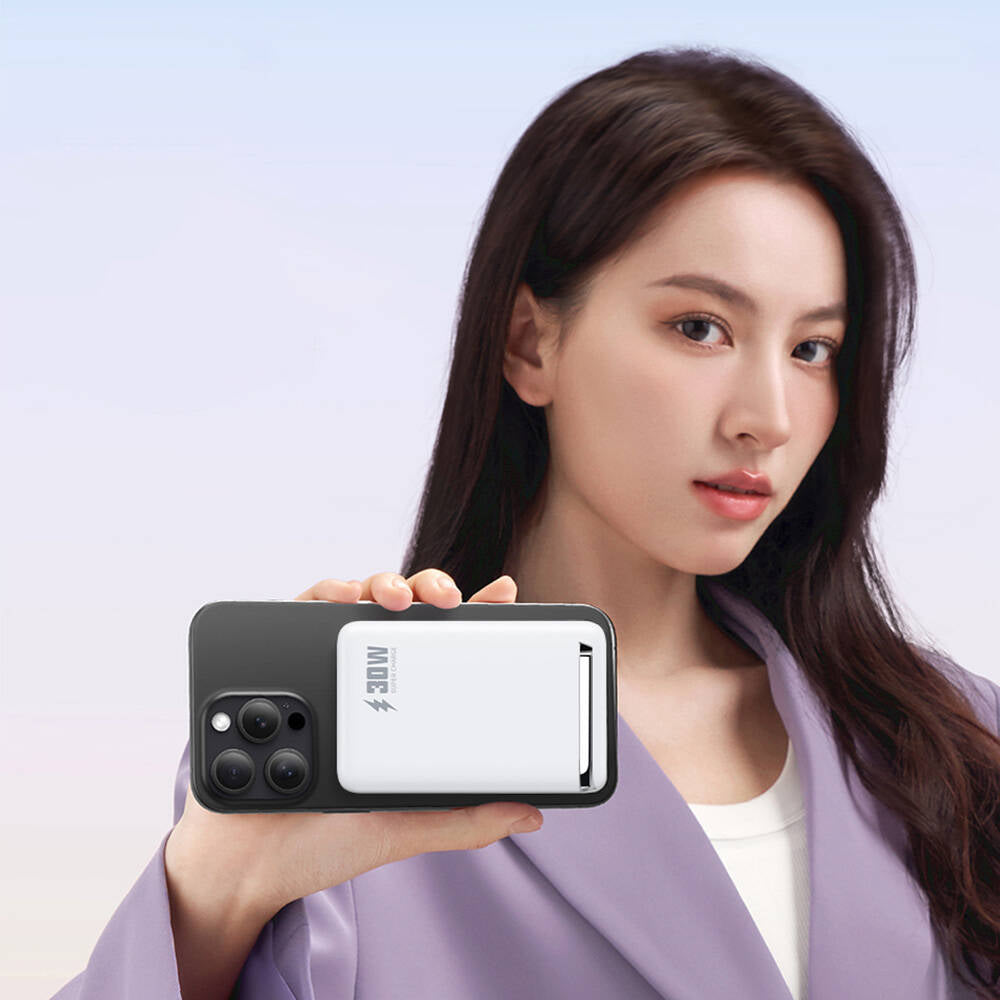 Wiwu Wi-P031 Qi2 Şarj Teknolojili LED Işık Göstergeli Standlı 30W Taşınabilir M-safe Wireless Powerbank 10.000mAh Beyaz