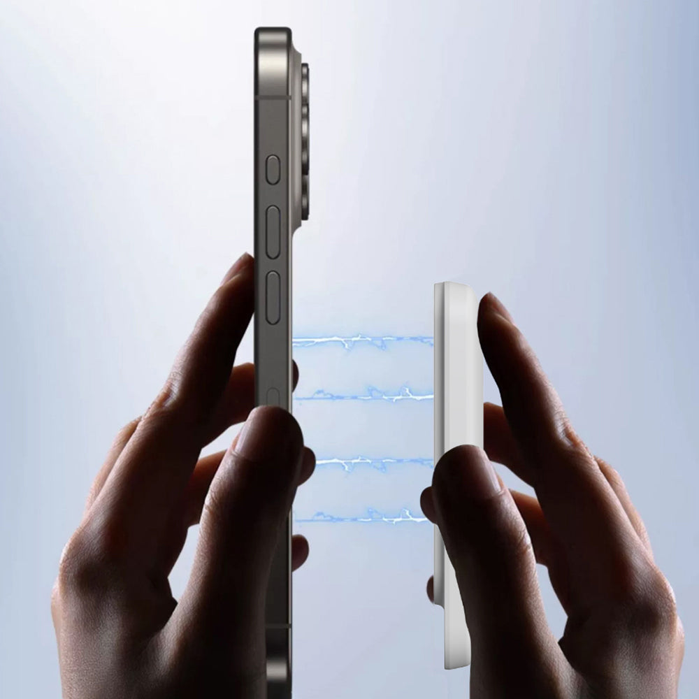 Wiwu Wi-P037 Qi Şarj Teknolojili LED Işık Göstergeli M-safe Kablosuz Powerbank 5000mAh 15W Beyaz